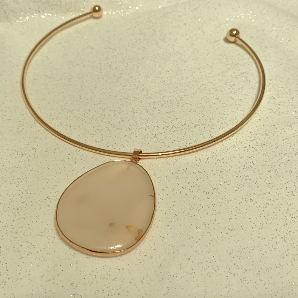Collar style choker with rose quartz pendant